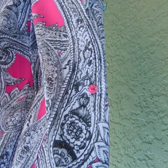 EUC INVESTMENTS Black, White & Pink  Paisley Violated Long Sleeve Shirt Petite S - Picture 9 of 15
